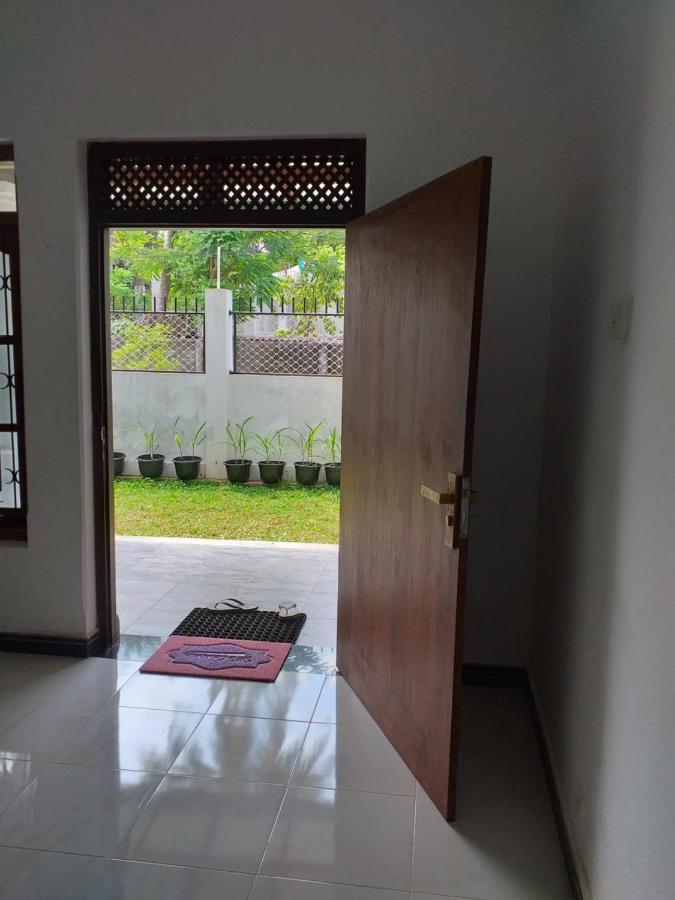 Ferienwohnung Mangohut Joy Anuradhapura Exterior foto