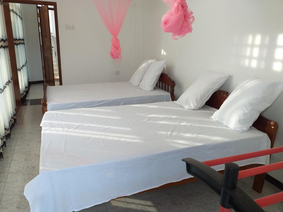 Ferienwohnung Mangohut Joy Anuradhapura Exterior foto