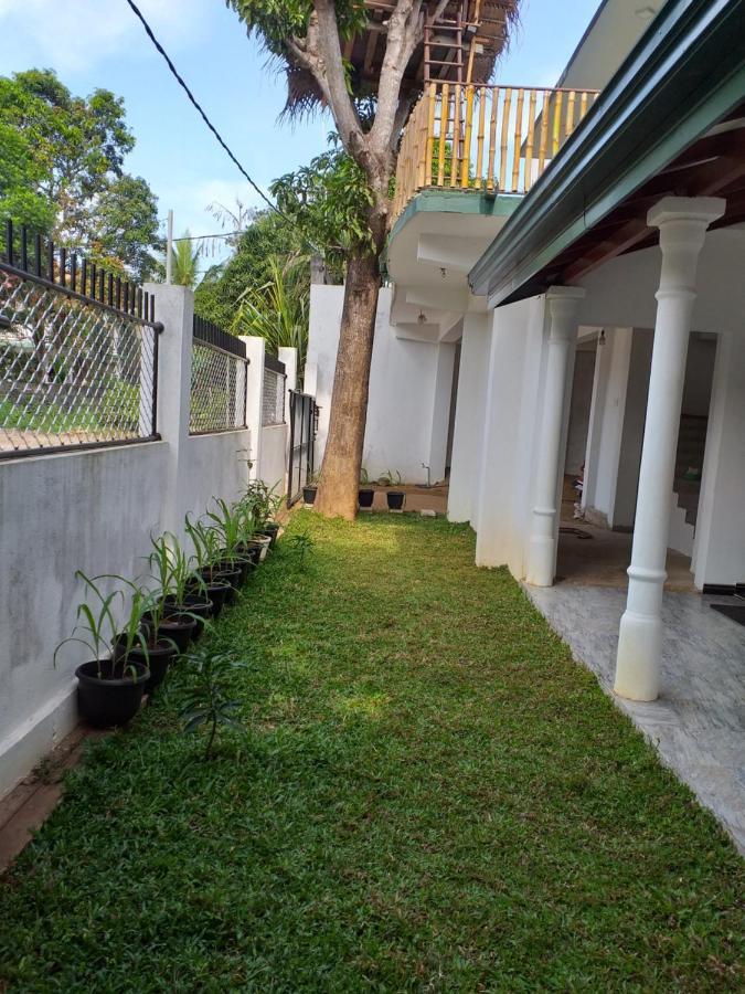 Ferienwohnung Mangohut Joy Anuradhapura Exterior foto